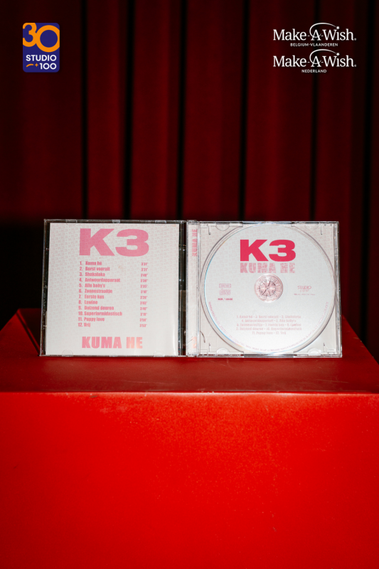 Album Kuma Hé (gesigneerd)