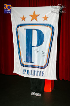 Originele Mega Mindy politie vlag (gesigneerd)