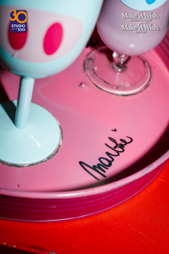 Milkshakes & dienblad uit 'De drie biggetjes' (gesigneerd)