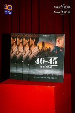 Exclusief fanpakket 40–45 (rondleiding, meet & greet, gesigneerde affiches)